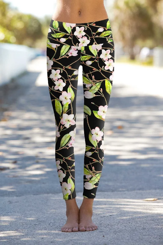 The Best Yoga Wear At The Best Prices Black Muse Lucy Printed Performance Leggings - Women The Best Yoga Wear At The Best Prices Black Muse Lucy Printed Performance Leggings - Women