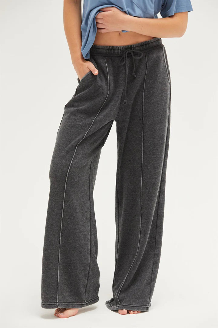 The Yoga Wear Sale You’Ve Been Waiting For Saturday Afternoon Relaxed Sweatpants - Black The Yoga Wear Sale You’Ve Been Waiting For Saturday Afternoon Relaxed Sweatpants - Black
