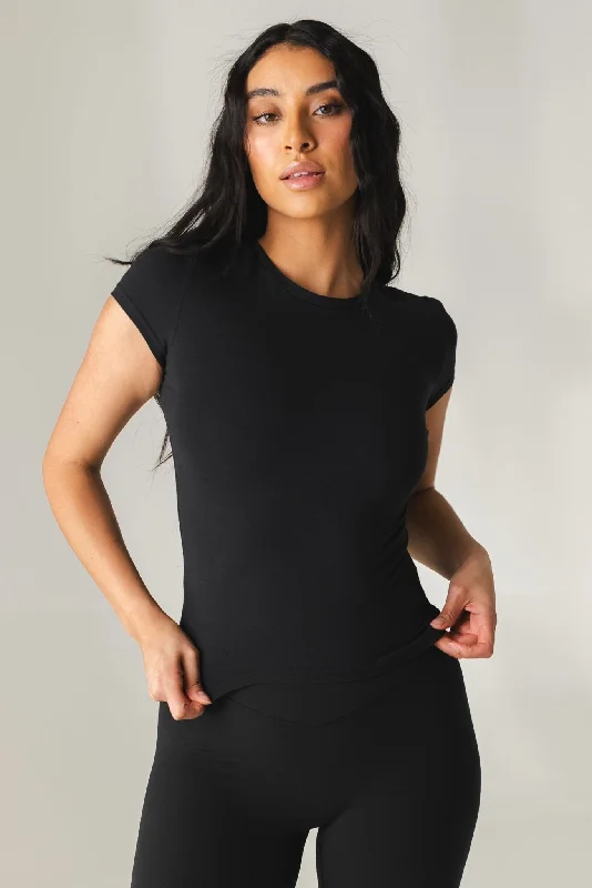 Your Go-To Yoga Outfits Now More Affordable Vitality Basis Full Tee - Midnight