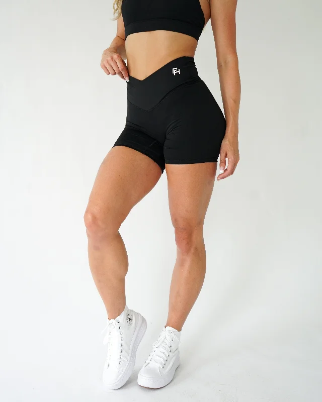 The Perfect Blend Of Comfort And Savings Impact V-Waist Biker Shorts 6” - Black