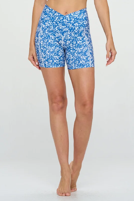Unbeatable Deals On Breathable Yoga Apparel Lilly - Ditsy Blue Sky - Cross Over Shorts w Pocket 5" (High-Waist) Unbeatable Deals On Breathable Yoga Apparel Lilly - Ditsy Blue Sky - Cross Over Shorts w Pocket 5" (High-Waist)