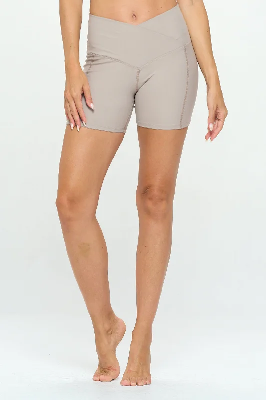 Enhance Your Flow With Stylish Yoga Wear At Great Prices Lilly - Dove - Cross Over Shorts w Pocket 5" (High-Waist) Enhance Your Flow With Stylish Yoga Wear At Great Prices Lilly - Dove - Cross Over Shorts w Pocket 5" (High-Waist)