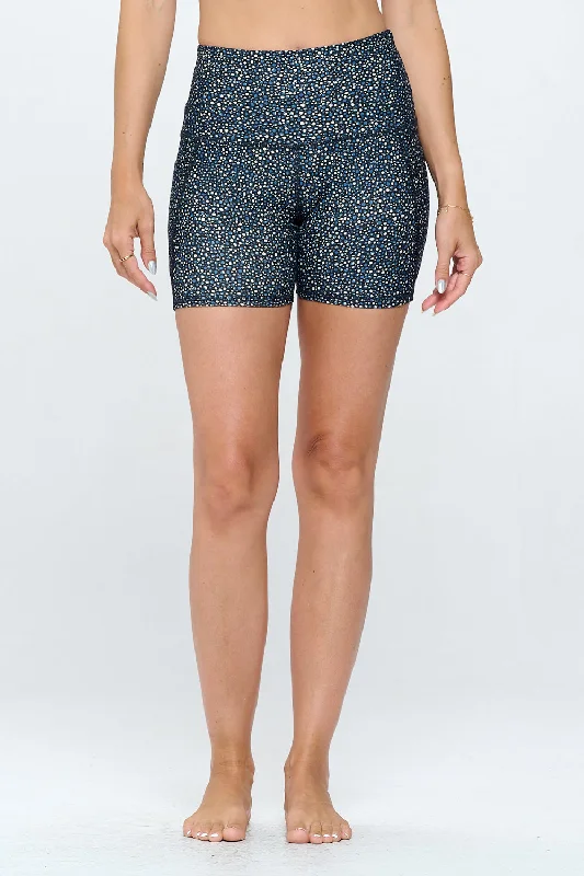 Find Your Perfect Fit With Discounted Yoga Outfits Mia Shorts - Navy Cream Secuence w Pockets 5" (High-Waist) Find Your Perfect Fit With Discounted Yoga Outfits Mia Shorts - Navy Cream Secuence w Pockets 5" (High-Waist)