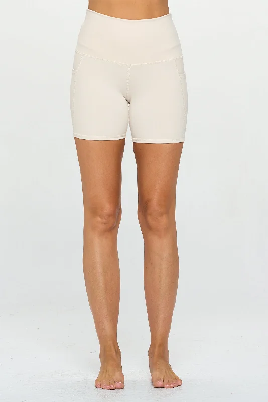 High-Quality Yoga Clothing At Budget-Friendly Prices Mia Shorts - Snow White Shorts w Pockets 5" (High-Waist)