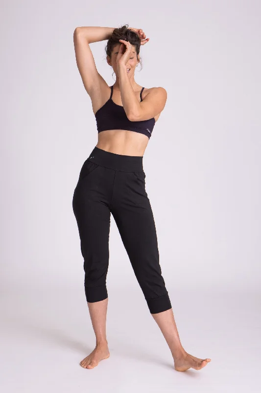 Master Every Pose With Premium Yoga Wear Deals Slouchy Capri Pants