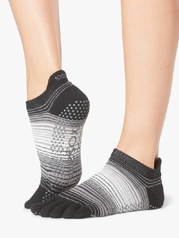 Essential Yoga Gear At Unmissable Prices ToeSox Full Toe Low Rise Grip Socks - Static